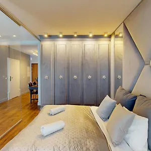 https://apartament-dmowskiego-1b-wielka-wyspa-900-steps-to-market.hotelswroclaw.com